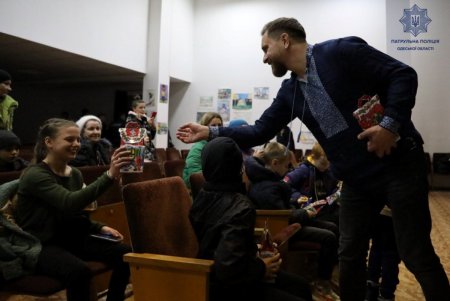 Патрульные провели праздник для детей, оказавшихся в сложных жизненных обстоятельствах (фото)