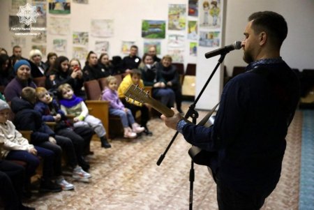 Патрульные провели праздник для детей, оказавшихся в сложных жизненных обстоятельствах (фото)