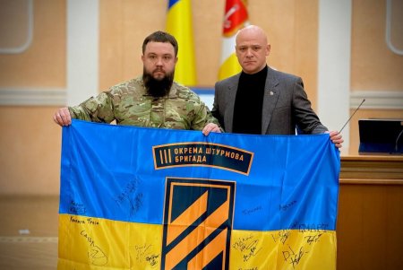 Сесія міськради: подяка депутатам за  постійну підтримку від Третьої штурмової бригади (фото)