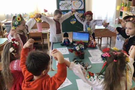 До Дня рідної мови в одеських школах провели бесіди, вікторини та виставки книг (фото)