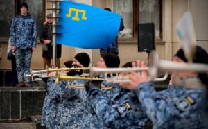 У День спротиву окупації Криму в Одесі підняли кримськотатарський прапор (фото)