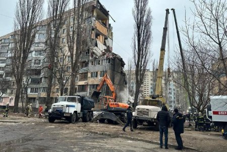 На місці трагедії триває розбір завалів та пошукові роботи (фото, відео)