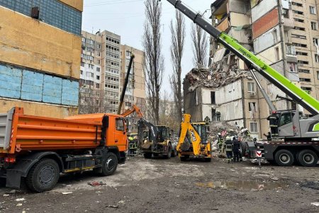 На місці трагедії триває розбір завалів та пошукові роботи (фото, відео)