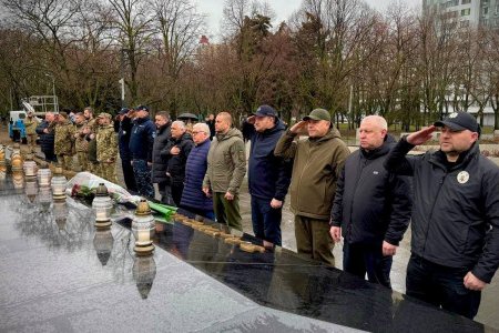 Сьогодні Україна відзначає День добровольця (фото)