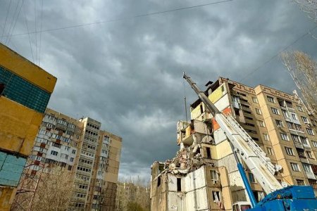 В Одесі розпочали демонтаж зруйнованої частини будинку на вул. Добровольського (фото, відео)