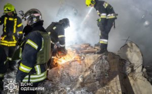 Одеса сумує за загиблими внаслідок трагедії (фото)