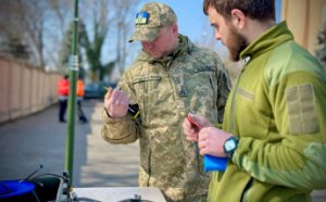 Мер Одеси передав військовим чергову партію fpv-дронів (фото, відео)