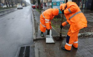 Під час негоди на дорогах Одеси чергують бригади КП «Міські дороги» (фото)