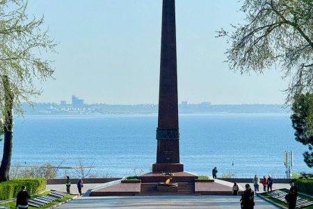 В Одесі поклали квіти до обеліску «Крила Перемоги» та пам'ятника Невідомому матросу (фото)