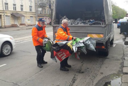 Поривчастим вітром в Одесі повалено декілька десятків дерев (фото)