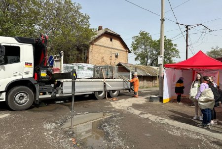 Одеські комунальники продовжують ліквідацію наслідків ворожих атак (фото)