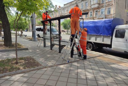 З початку року працівники КП «Міські дороги» відремонтували 373 зупинки (фото)