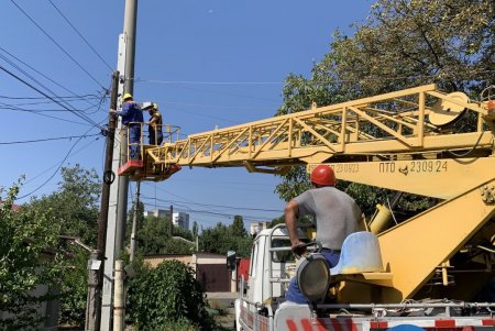 Одеські комунальники забезпечують роботу вуличного освітлення (фото)