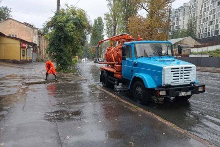 В Одесі випала майже півмісячна норма дощових опадів: комунальники ліквідовують наслідки негоди