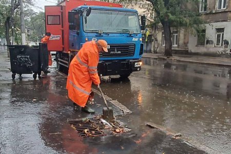 В Одесі випала майже півмісячна норма дощових опадів: комунальники ліквідовують наслідки негоди