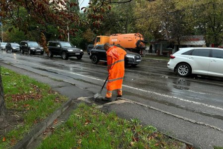 В Одесі випала майже півмісячна норма дощових опадів: комунальники ліквідовують наслідки негоди