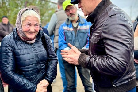 Мер Одеси зустрівся з мешканцями будинків, пошкоджених внаслідок атак (фото, відео)