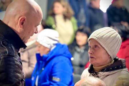 Мер Одеси зустрівся з мешканцями будинків, пошкоджених внаслідок атак (фото, відео)