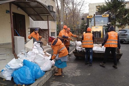 Комунальники завершують роботи з ліквідації наслідків ракетного удару по Одесі (фото) Комунальники завершують роботи з ліквідації наслідків ракетного удару по Одесі (фото)