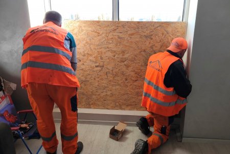 Комунальники завершують роботи з ліквідації наслідків ракетного удару по Одесі (фото) Комунальники завершують роботи з ліквідації наслідків ракетного удару по Одесі (фото)