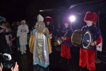 В Одесі відкрили головну новорічну ялинку (фото, відео)