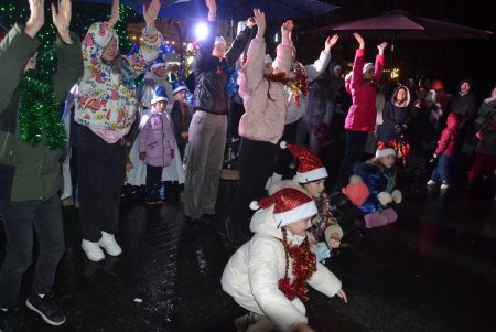 В Одесі відкрили головну новорічну ялинку (фото, відео)