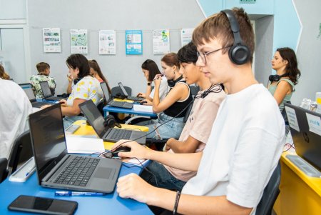 Одеські школярі можуть надолужити освітні втрати у Цифрових центрах (фото)