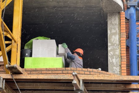 В Одесі продовжується відновлення 16-поверхового будинку на вулиці Середній (фото, відео)