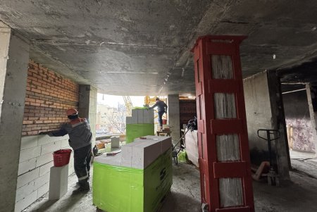 В Одесі продовжується відновлення 16-поверхового будинку на вулиці Середній (фото, відео)