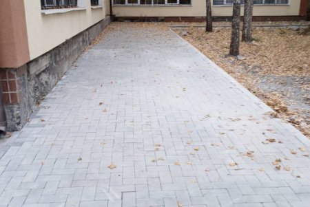 В Одесі ремонтують тротуари та облаштовують пандуси (фото)