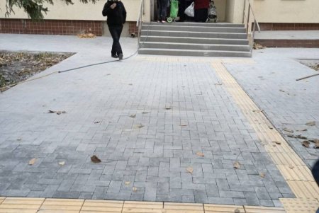 В Одесі ремонтують тротуари та облаштовують пандуси (фото)