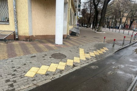 В Одесі ремонтують тротуари та облаштовують пандуси (фото)