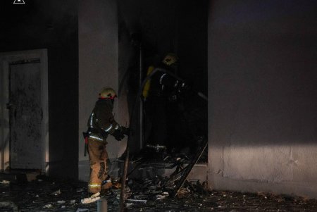 Одеса після обстрілу: пожежники ліквідовують наслідки (фото)