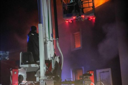 Одеса після обстрілу: пожежники ліквідовують наслідки (фото)