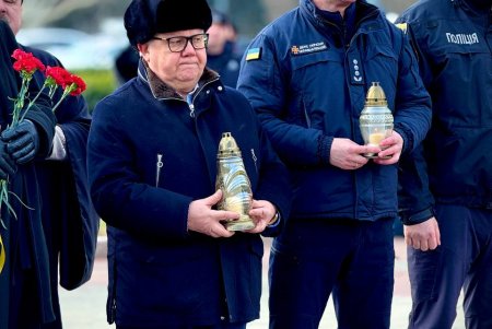 Одеса вшановує пам'ять Героїв Небесної Сотні (фото) Одеса вшановує пам'ять Героїв Небесної Сотні (фото)