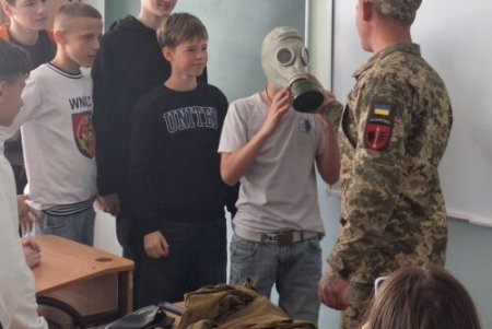 В одеських школах вшанували пам’ять жертв Чорнобильської трагедії (фото) В одеських школах вшанували пам’ять жертв Чорнобильської трагедії (фото)