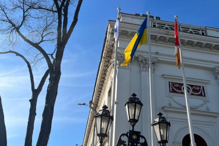 В Одесі підняли прапор Військово-Морських Сил України (фото)
