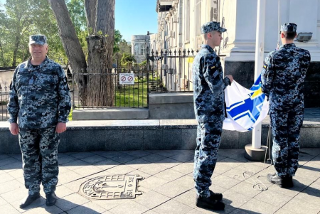 В Одесі підняли прапор Військово-Морських Сил України (фото)