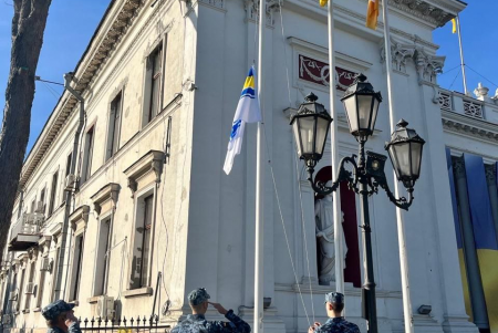 В Одесі підняли прапор Військово-Морських Сил України (фото)