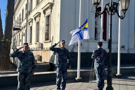 В Одесі підняли прапор Військово-Морських Сил України (фото)
