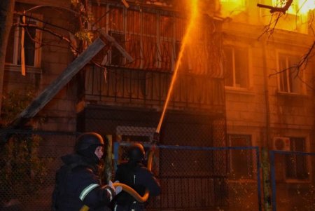 Масштабна ворожа атака на Одесу: є загиблі й постраждалі (фото) Масштабна ворожа атака на Одесу: є загиблі й постраждалі (фото)