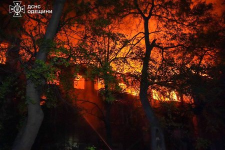 Масштабна ворожа атака на Одесу: є загиблі й постраждалі (фото) Масштабна ворожа атака на Одесу: є загиблі й постраждалі (фото)