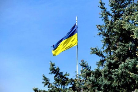 З нагоди Дня пам’яті та перемоги над нацизмом в Одесі поклали квіти до пам'ятника Невідомому матросу (фото)