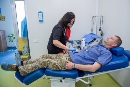 Одесити здавали донорську кров у вишиванках (фото)