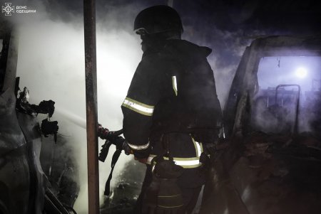 Одеська область: рятувальники ліквідували пожежу після ворожої атаки (фото)