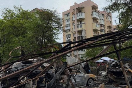 На місці ліквідації наслідків ворожої атаки працює міський штаб (фото)