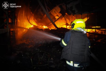 Внаслідок атаки ударних безпілотників в Одесі зафіксовано пожежі у житлових і складських приміщеннях