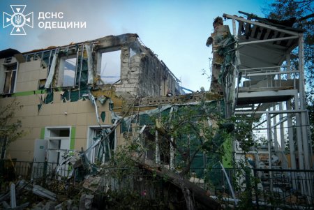 Внаслідок атаки ворога є постраждалі, пошкоджено житлові будинки, інклюзивний центр, дитячий садок (фото)