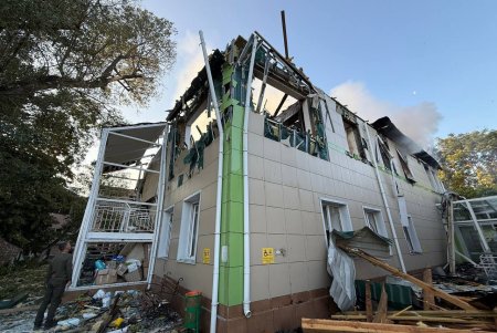 Внаслідок атаки ворога є постраждалі, пошкоджено житлові будинки, інклюзивний центр, дитячий садок (фото)