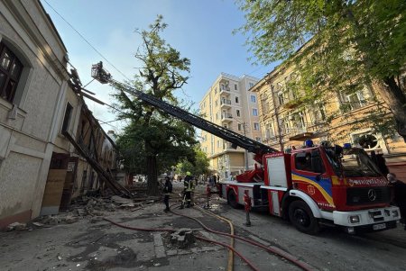 Геннадій Труханов: Ворог завдав удару по житловому кварталу щільної забудови, але ми зробимо все можливе, аби тут тривало життя (фото)